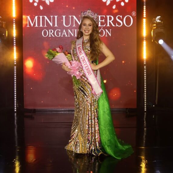 Adolescente mato-grossense é eleita Miss Universo em concurso de beleza internacional realizado na Colômbia