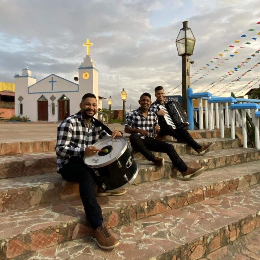 Grupo Os 3 do Nordeste anima o programa de Frank Aguiar