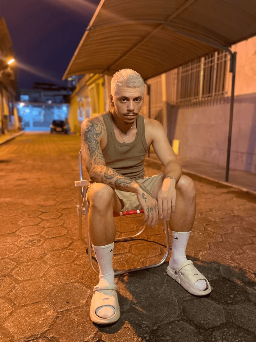 Rapper Klevis recebe ataques homofóbicos após expor áudio preconceituoso que recebeu do próprio pai