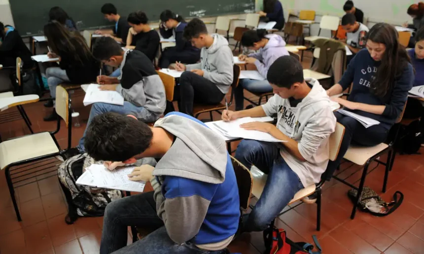 Fundeb: estados e municípios partilham R$ 3,4 bi referentes à 3ª parcela de 2025