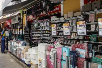 Comércio reage a novas normas sobre trabalho em domingos e feriados