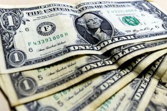 Dólar conclui última sessão em queda de 0,41%, cotado a R$ 5,65