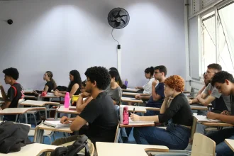 Prazo para cursinho popular se inscrever em programa do MEC termina nesta terça-feira (6)