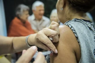 InfoGripe: casos de SRAG por Covid-19 entre idosos aumentam em quatro estados
