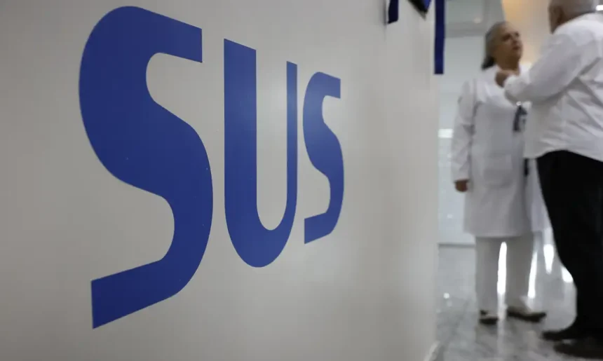 Municípios gastaram R$ 57,4 bilhões acima do piso constitucional em saúde em 2024, aponta CNM