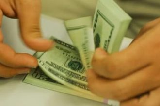 Dólar: moeda encerra o último pregão em alta, atingindo maior valor em quase um mês