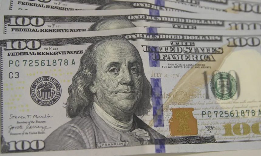 Dólar: moeda encerra o último pregão em baixa