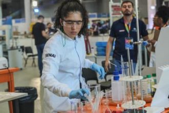 SENAI está com mais de 52 mil vagas abertas em cursos presenciais e a distância; confira oportunidades por estado