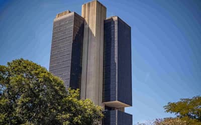 Manutenção da Selic em 15% compromete crescimento econômico ao inibir crédito e investimento, diz CNI