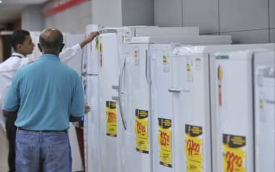 Confiança do comércio inicia 2026 pressionada pela Selic em 15%, aponta CNC