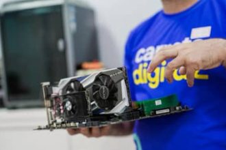 Carreta Digital leva formação tecnológica gratuita para 1.500 alunos de baixa renda de Rio Grande