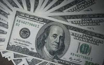 DÓLAR: moeda tem leve alta com aversão global a risco e conflito no Oriente Médio