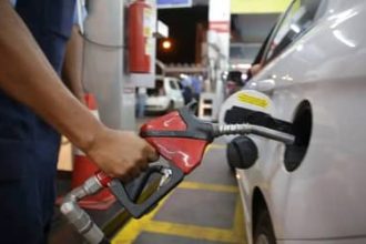 Governo pede investigação sobre alta no preço dos combustíveis