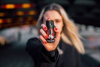 Projeto que autoriza spray de pimenta para autodefesa de mulheres é aprovado na Câmara