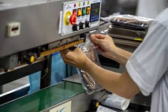 Redução da jornada de trabalho deve considerar desafios econômicos, diz CNI