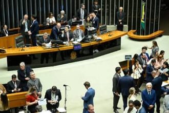 Congresso derruba vetos da LDO e libera acesso de pequenos municípios inadimplentes a recursos federais