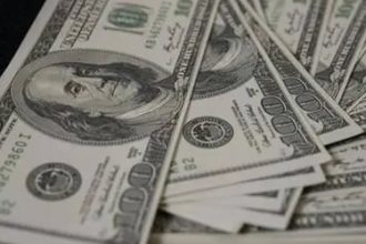 Dólar encerra último pregão aos R$ 4,99, em queda