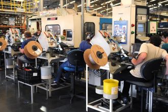 Empresários alertam para perda de competitividade e dificuldade operacional com fim da escala 6×1