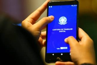 Fim da jornada 6×1 pode aumentar processos trabalhistas, avalia ex-juiz do Trabalho