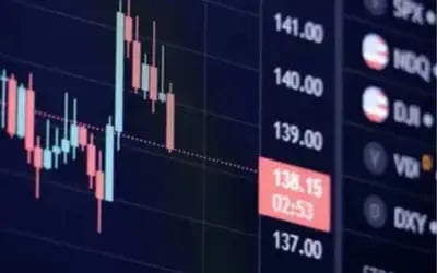 Ibovespa encerra última sessão em queda, aos 185.600 pontos