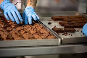 Pequena indústria brasileira tem pior desempenho desde a pandemia, aponta CNI