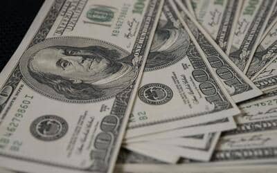 Dólar fecha em queda e encerra o dia cotado a R$ 5,00