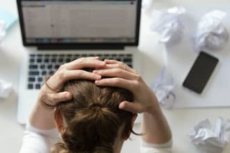 Novas regras sobre saúde mental no trabalho entram em vigor e exigem mudança cultural nas empresas