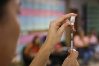 Nova vacina contra pneumonia e meningite começa a ser distribuída no SUS