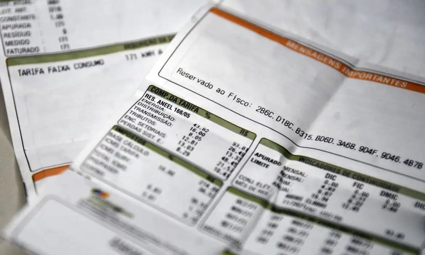 Conta de luz: consumidor pagará quase R$ 1 tri a mais com medidas aprovadas nos últimos quatro anos, diz levantamento