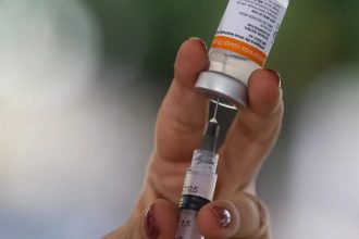 Covid-19: Anvisa determina atualização das vacinas para acompanhar variantes em circulação
