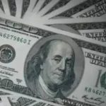 Dólar fecha último pregão aos R$ 5,21 após avanço de 1%