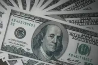 Dólar fecha último pregão aos R$ 5,21 após avanço de 1%