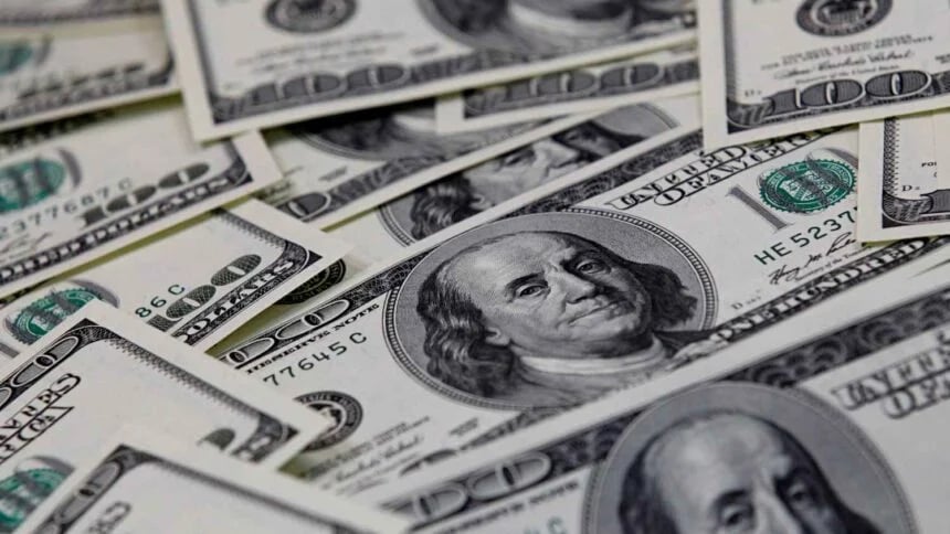 Dólar fecha o último pregão aos R$ 5,20, após queda de 0,04%