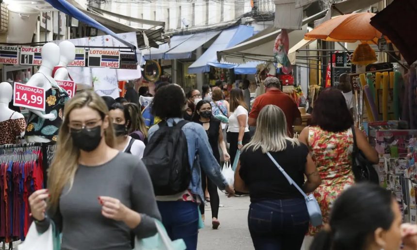 FGV: Confiança do consumidor recua pelo terceiro mês consecutivo em julho