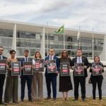 Sociedade civil pede que Lula sancione PL que põe fim à alimentação forçada de animais