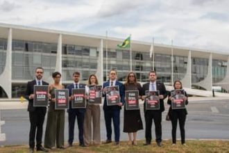 Sociedade civil pede que Lula sancione PL que põe fim à alimentação forçada de animais