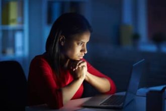 Bets deixam de ser entretenimento e passam a ser vistas por mulheres como saída para dificuldades financeiras