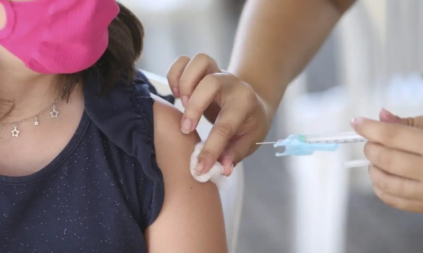 Dia D de vacinação será neste sábado (22) em todo o país; imunização abrange 20 doenças