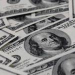 Dólar fecha o último pregão cotado a R$ 5,17