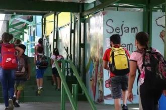 Ensino fundamental melhora nas redes municipais