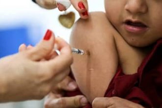 Multivacinação 2026 mobiliza municípios para atualizar caderneta de crianças e adolescentes
