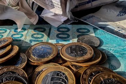 Arrecadação federal soma R$ 235,5 bilhões em agosto, impulsionada pelo setor de petróleo e gás