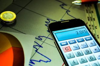 Economia brasileira encolhe 0,4% em julho e sinaliza desaceleração