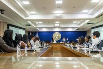 Mediação busca acordo; arbitragem termina em decisão: entenda a diferença