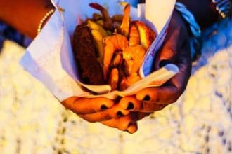 Ofício das Baianas de Acarajé mantém vivos saberes de matriz africana transmitidos entre gerações
