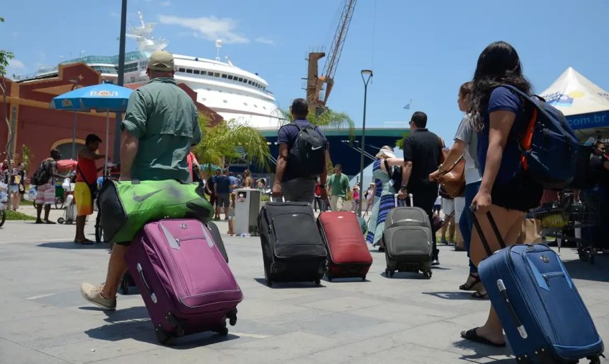 Brasil recebe mais de 7 milhões de turistas internacionais até setembro de 2026; ministro aponta impacto no emprego