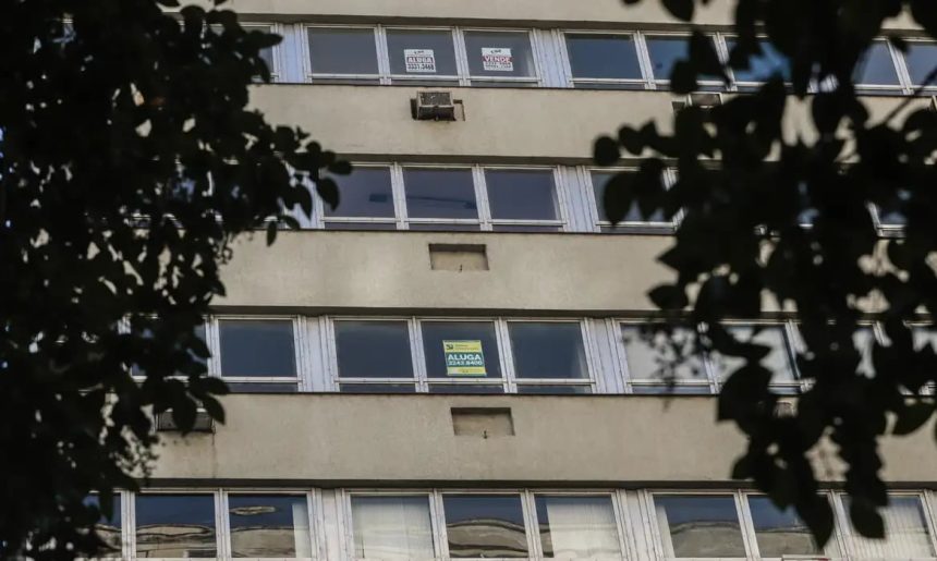 Habitação: custos pressionam orçamento de famílias e elevam risco de inadimplência; especialista aponta sinais de alerta