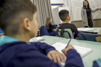 STF define prazo para aplicação do piso nacional do magistério a professores temporários